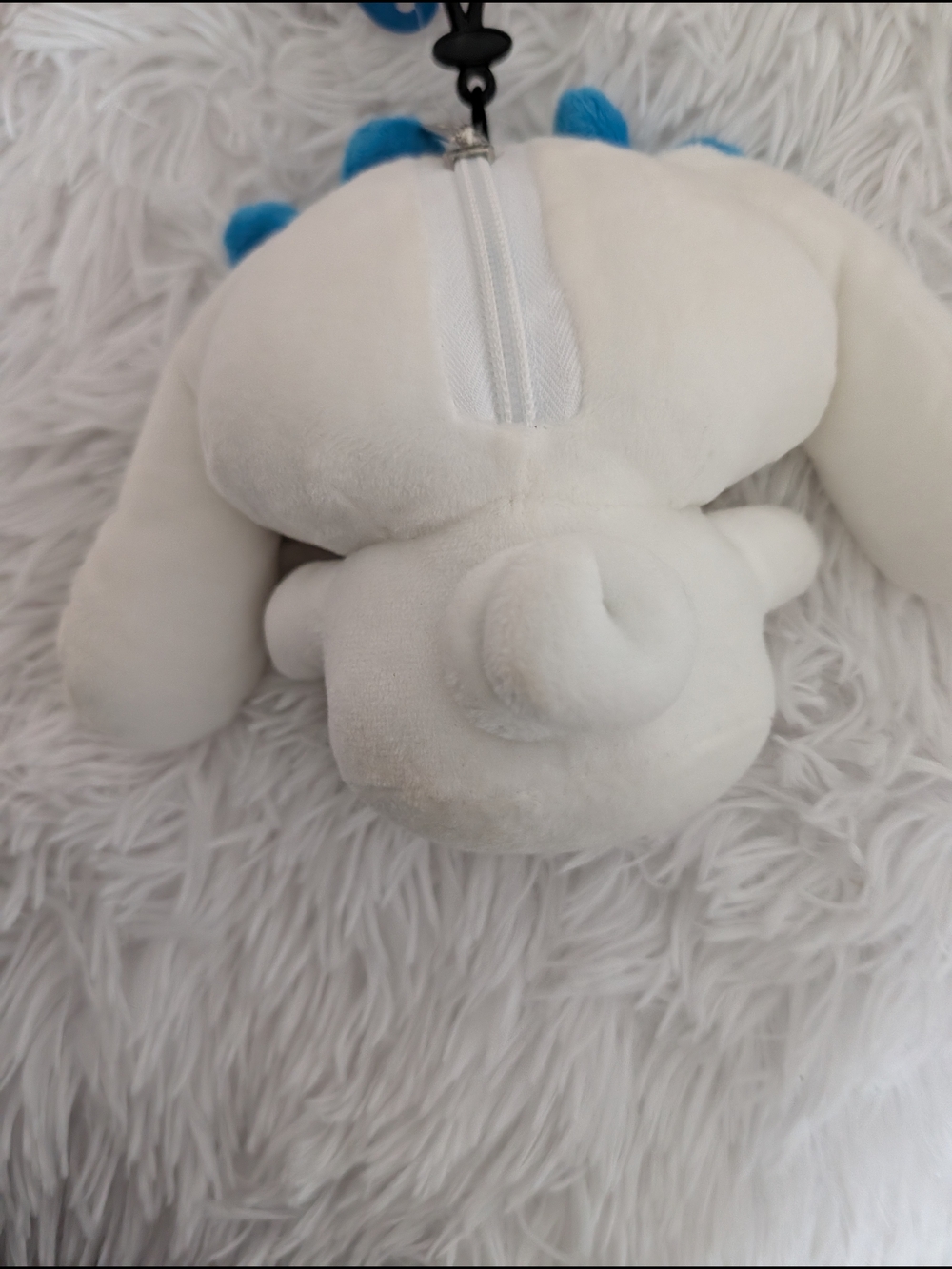 Sanrio White & Blue Cinnamoroll Plush Keychain Charm - Picture 2 of 3